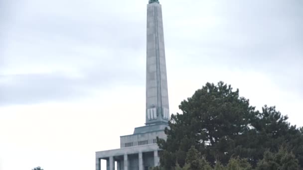 Slavin World War Memorial Obelisk Statue Bratislava Slovakia — Stok Video