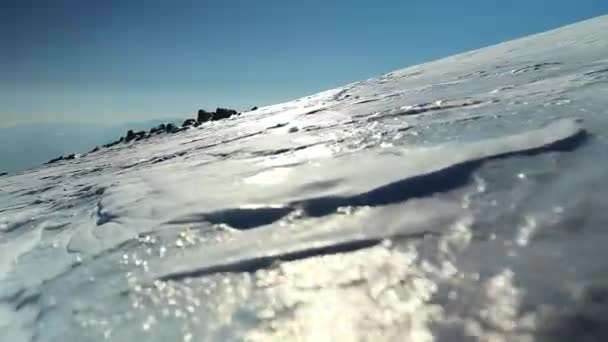 地面上结冰的雪 手持近距离射击 — 图库视频影像