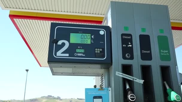 Italienische Tankstelle Rekordpreise Für Kraftstoff Nahaufnahme Stetiger Schuss — Stockvideo