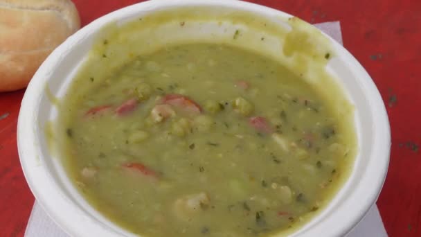 Eating Mashed Pea Soup Sausages Popular German Street Food — Wideo stockowe