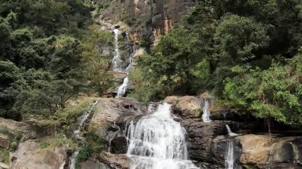 Aufnahme Der Ravana Wasserfälle Sri Lanka Luftaufnahme Der Kaskaden Touristenziel — Stockvideo