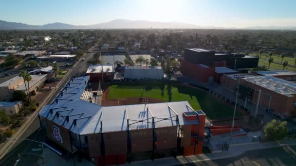 亚利桑那州图森市亚利桑那大学校园的Corbett Field — 图库视频影像