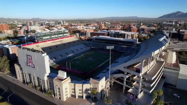 Aerial Luta Upp Från Arizona Stadium För Att Avslöja University — Stockvideo