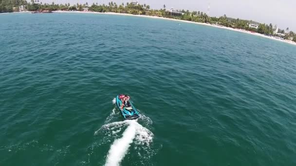 Drone Aéreo Lento Movimento Homem Fazendo Esportes Aquáticos Jet Ski — Vídeo de Stock