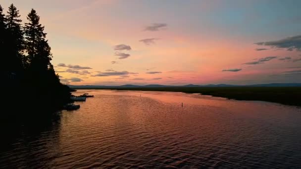 Aerial Drone View Flying Lake Lake Homes Shadows Incredible Pink — Stockvideo