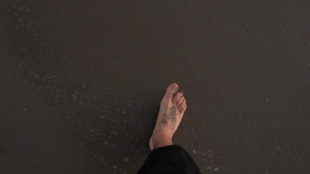 Sand Sea Waves Hitting Feet While Walking Beach Pov — Stock Video