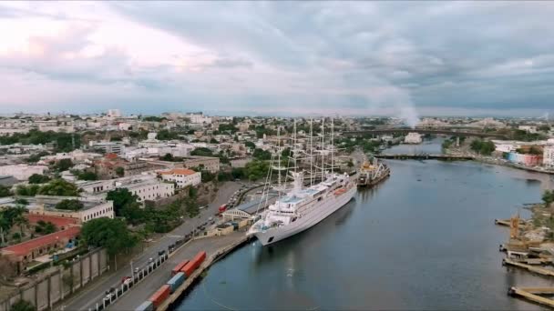 Barco Msy Wind Surf Amarrado Puerto Zona Colonial Santo Domingo — Vídeo de stock