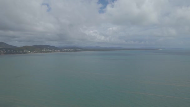 White Clouds Sky Blue Sea Summer Yeppoon Qld Australia Aerial — Video Stock