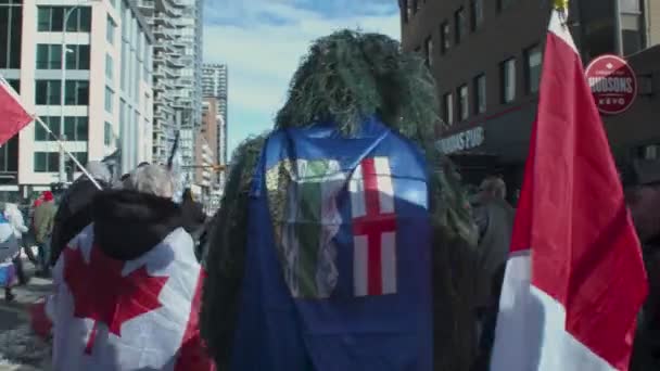Alberta Flagga Camo Folkmassan Calgary Protest Mars 2022 — Stockvideo
