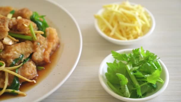 中国のチェリーと炒め魚を攪拌 アジア料理スタイル — ストック動画