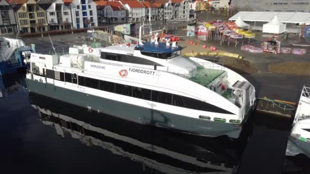 High Speed Passenger Express Boat Named Fjorddrott Norled Company Alongside — ストック動画