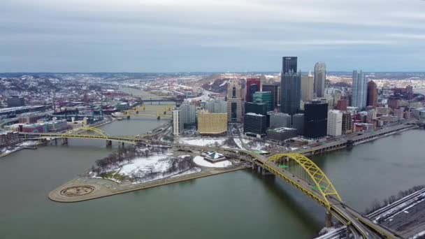 Şehir Merkezindeki Pittsburgh Skyline Hava Görüntüsü — Stok video