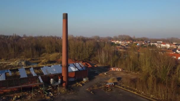Old Derelict Factory Broken Rooftop Tall Chimney Aerial View — Vídeos de Stock