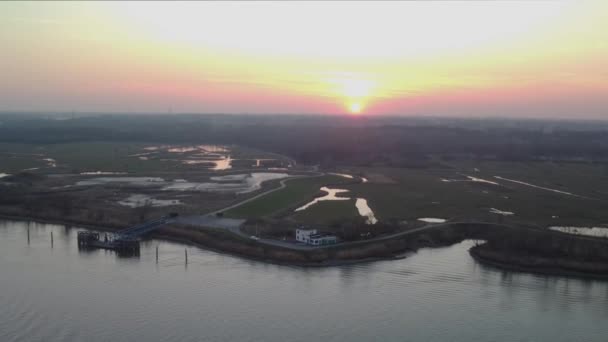 Small Town Water Tower River Scheldt Golden Sunset Aerial View — Vídeo de stock