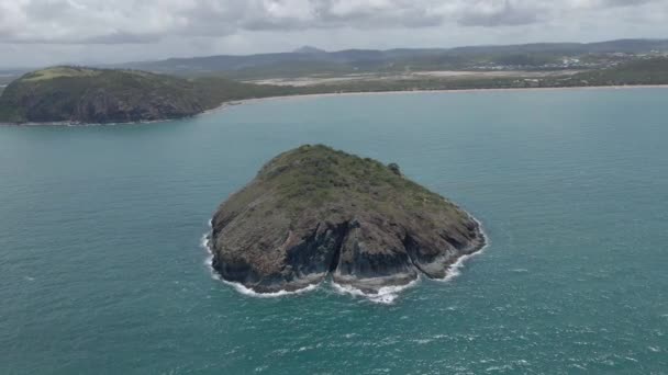 Bluff Rock Island Mit Panoramablick Auf Den Schildkrötenausblick Den Capricorn — Stockvideo