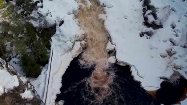 Letecký Pohled Vodopád Švédském Lese Během Zimy — Stock video