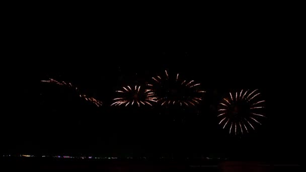 Coloridos Fuegos Artificiales Reales Muestran Celebración Víspera Año Nuevo Con — Vídeos de Stock