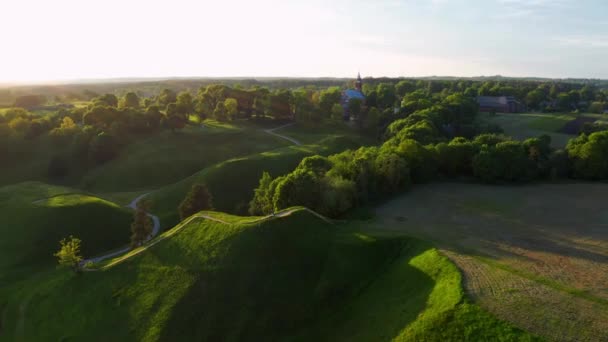 Aerial View Archaeological Site Kernave Tourist Attraction Lithuania Drone Pullback — Vídeos de Stock