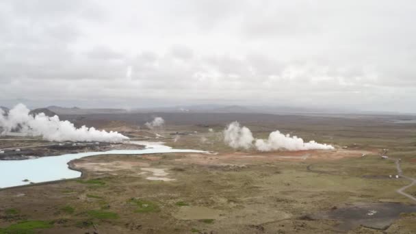 Geotermiskt Område Med Naturliga Ångventiler Och Lerpooler Island Flygdrönarskott — Stockvideo