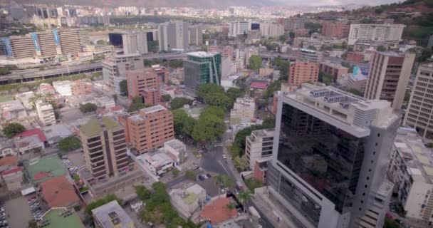 Vista Aérea Volando Sobre Los Nuevos Rascacielos Las Mercedes Caracas — Vídeos de Stock