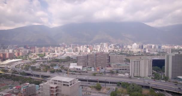 Flygfoto Över Trafikerad Motorväg Över Las Mercedes Caracas Venezuela — Stockvideo