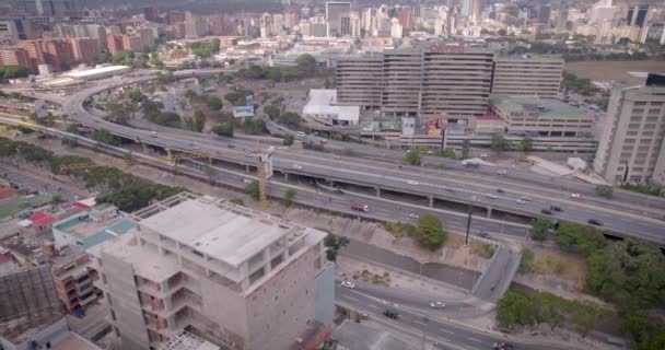 Drone Uitzicht Een Drukke Snelweg Las Mercedes Caracas Venezuela — Stockvideo