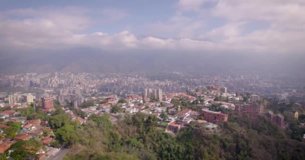 Αεροφωτογραφία Του Καράκας Σίτι Πάνω Από Colinas Bello Monte Κοιτάζοντας — Αρχείο Βίντεο