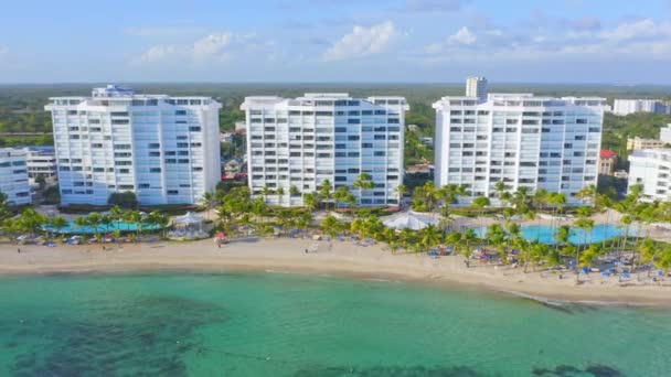 Deniz Manzaralı Modern Apartman Binaları Marbella Juan Dolio Dominik Cumhuriyeti — Stok video
