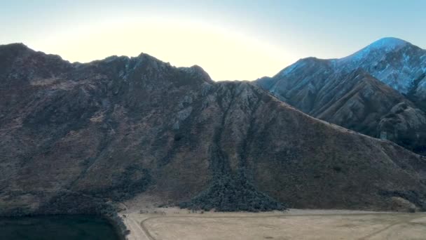 Aerial Drone Shot Rocky Mountain Dead Brown Grass Sunset Moke — стоковое видео