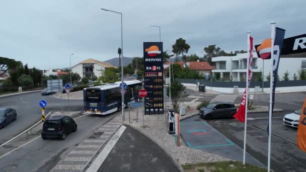 Flying Foward Gas Station High Fuel Prices Cloudy Day Portugal — ストック動画