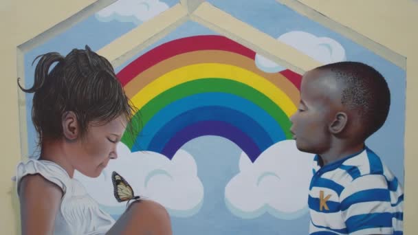 Flying Backwards Urban Art Girl Boy Rainbow Cascais Portugal — Vídeos de Stock