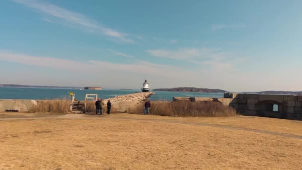 Group Adults Gathering Spring Point Lighthouse South Portland Maine Only — Vídeo de Stock