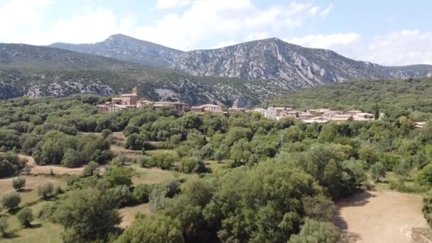 西班牙阿拉贡Huesca Bierge的Rodellar Limestone山和Canyon村空中无人机视图 — 图库视频影像