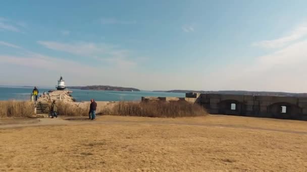 Group Adults Gathering Spring Point Lighthouse South Portland Maine Only — стоковое видео