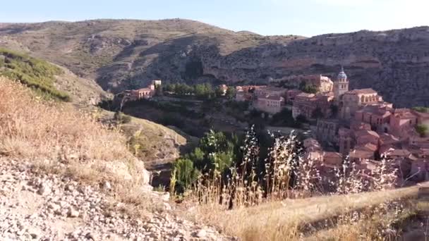 Albarracin Teruel Spanien Pan Shot Vid Utsiktspunkten Den Vackra Byn — Stockvideo