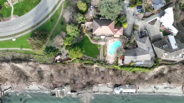 Cinematic Birds Eye Drone Footage Cliffside Waterfront Mansions Villas Southeast — Stock Video