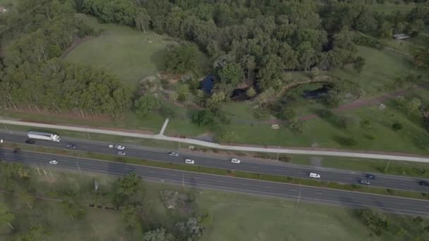 Luftaufnahme Des Verkehrs Entlang Der Kershaw Gärten Botanischer Garten Park — Stockvideo