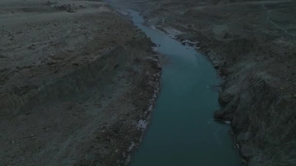 Aerial Turquoise Colour River Water Hunza Valley Dark Moody Overcast — Vídeo de Stock