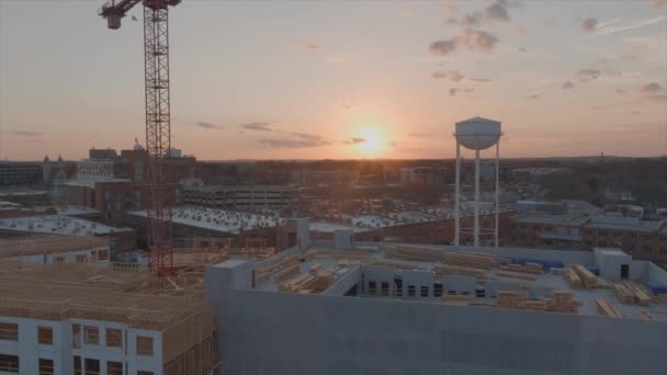 Durham Construction Crane Municipal Water Tank North Carolina Usa Aerial — стоковое видео