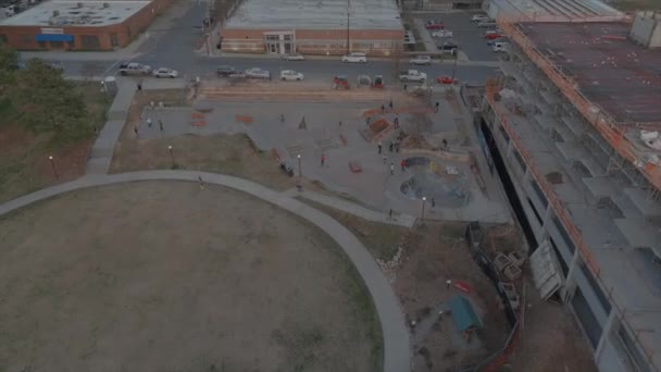 People Have Fun Skate Park Durham Outskirt Area Aerial Drone — Stok video
