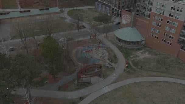 Durham Skate Park Buildings United States America 空中前瞻 — 图库视频影像