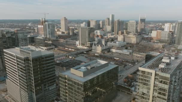 Aerial Static Video Downtown Nashville Train Background — Vídeos de Stock