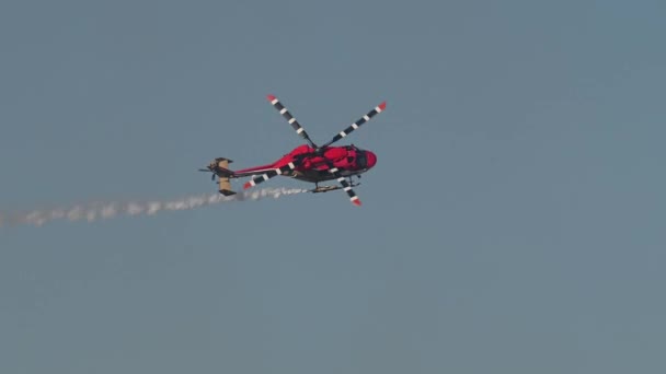 Helicopter Stunt Dubai Air Show 2021 — Stockvideo