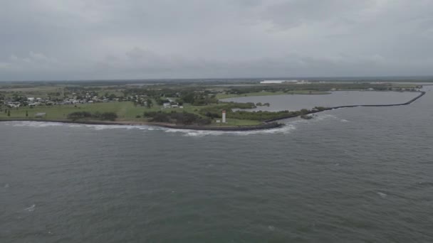 Burnett Heads Lighthouse Burnett River Overcast Day Bundaberg Qld Australia — Vídeo de stock