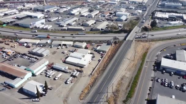 Luchtdrone Van Snelweg Straten Het Industriële Stadsgebied — Stockvideo