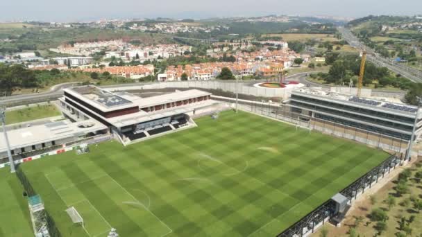 Terugvliegend Cidade Futebol Voetbalstad Met Het Gras Wordt Gedrenkt Oeiras — Stockvideo