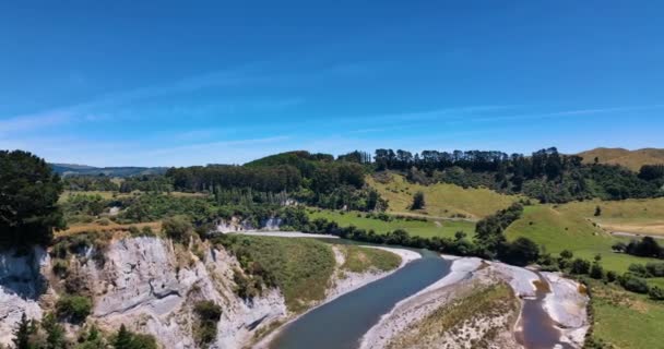 Aerial Dramatic Rangitikei River Landscape State Highway One Traffic — Stock Video