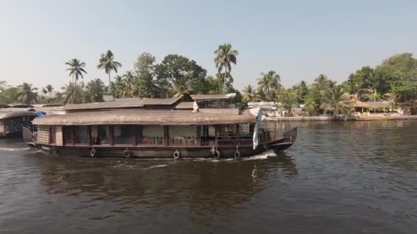 印度Alappuzha或Alleppey的游艇和传统的公共船只 — 图库视频影像