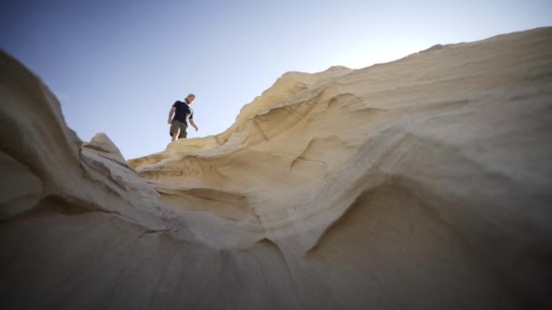 Jittery Berjalan Bukit Bukit Pasir Fuerteventura Atlantik Spanyol — Stok Video