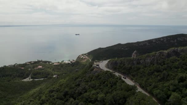 Cars Driving Panoramic Road Serra Arrabida Sea Background Setubal Peninsula — Stockvideo